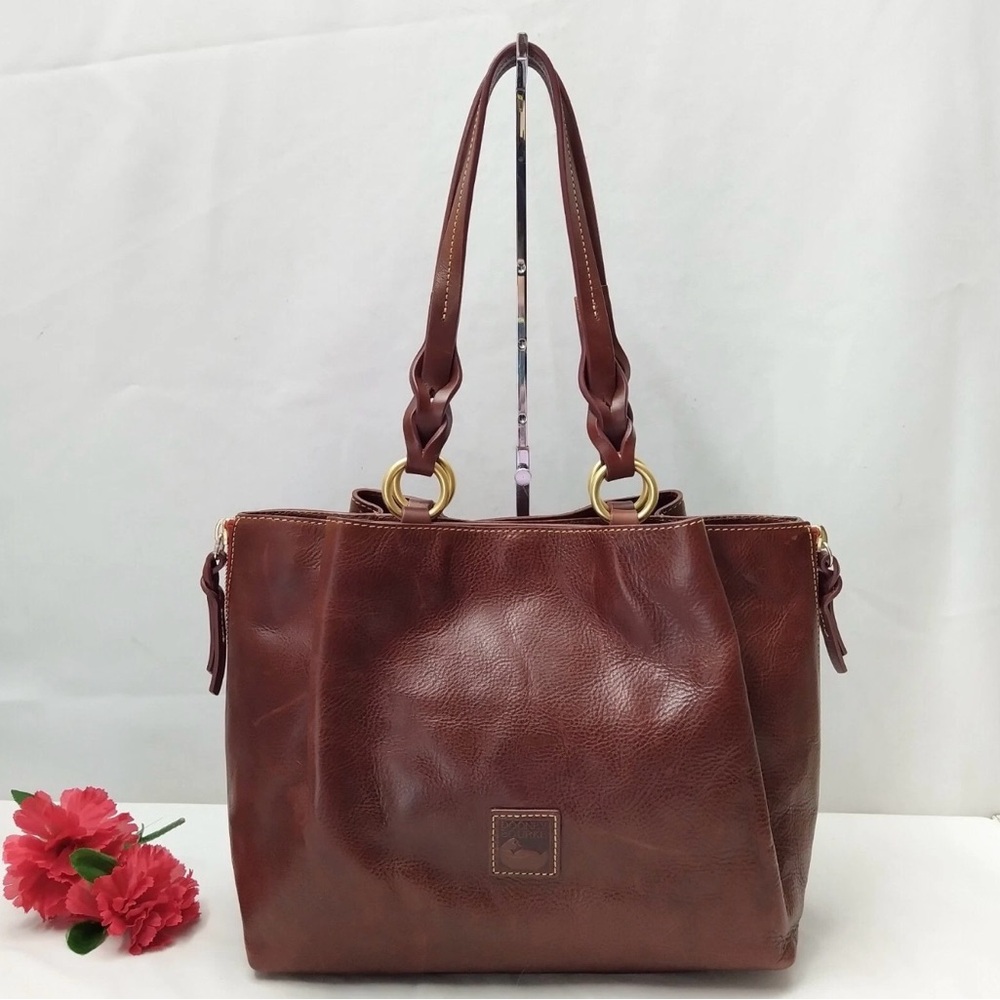 Dooney & Bourke
Florentine Large Zip Barlow - color: Chestnut mint condition!!!